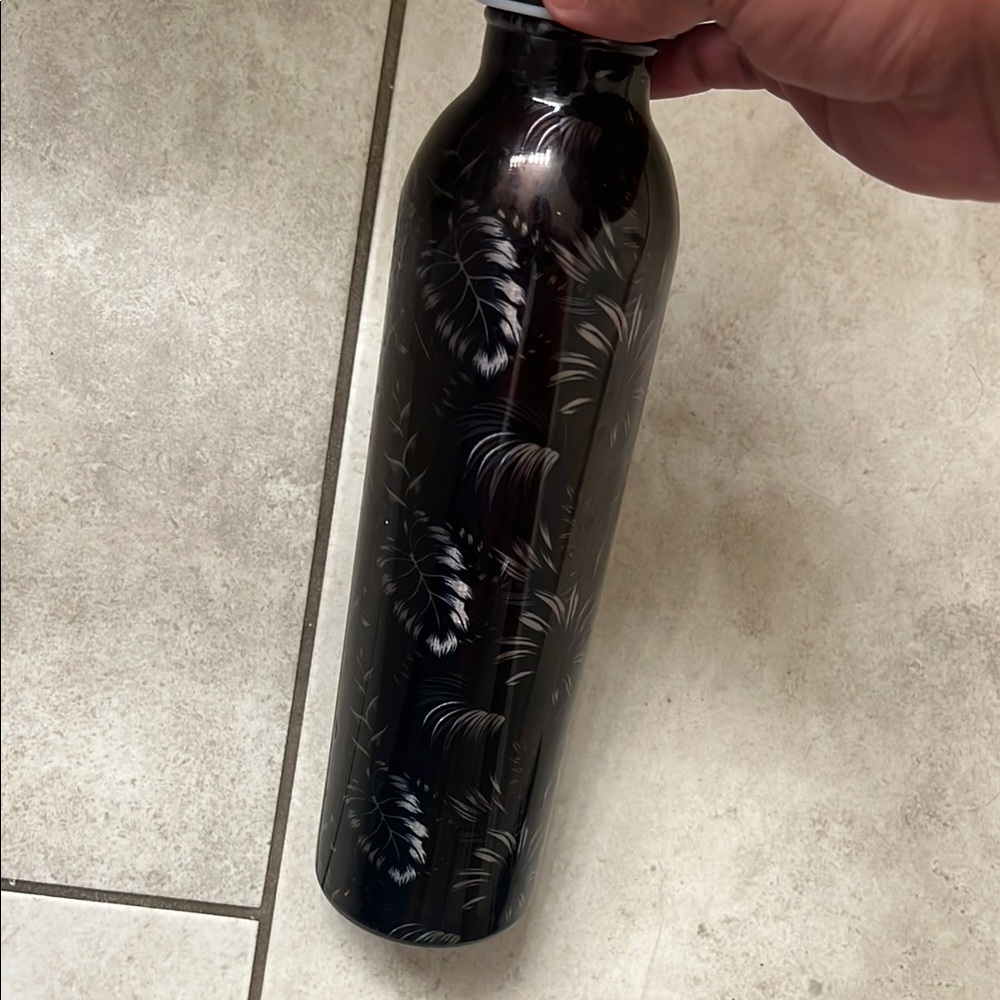 Manna Black Floral Water Bottle - Picture 3 of 3
